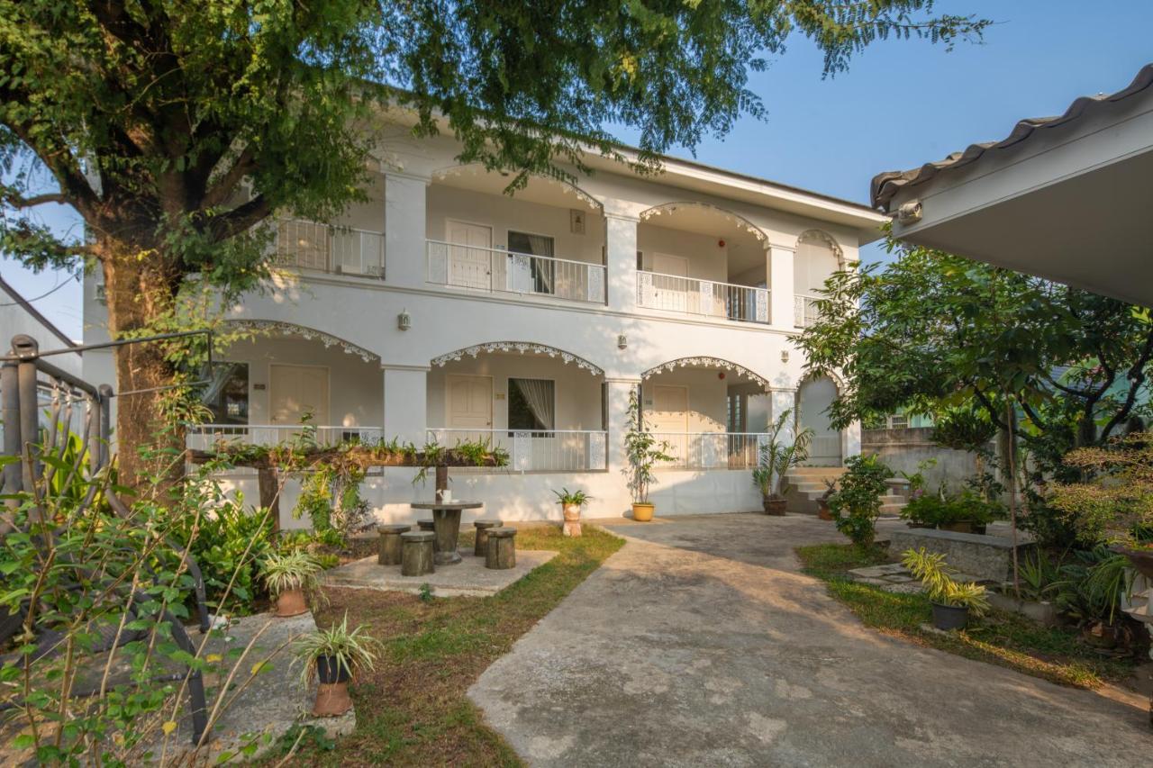 Hotel Banlomnow à Chiang Rai Extérieur photo