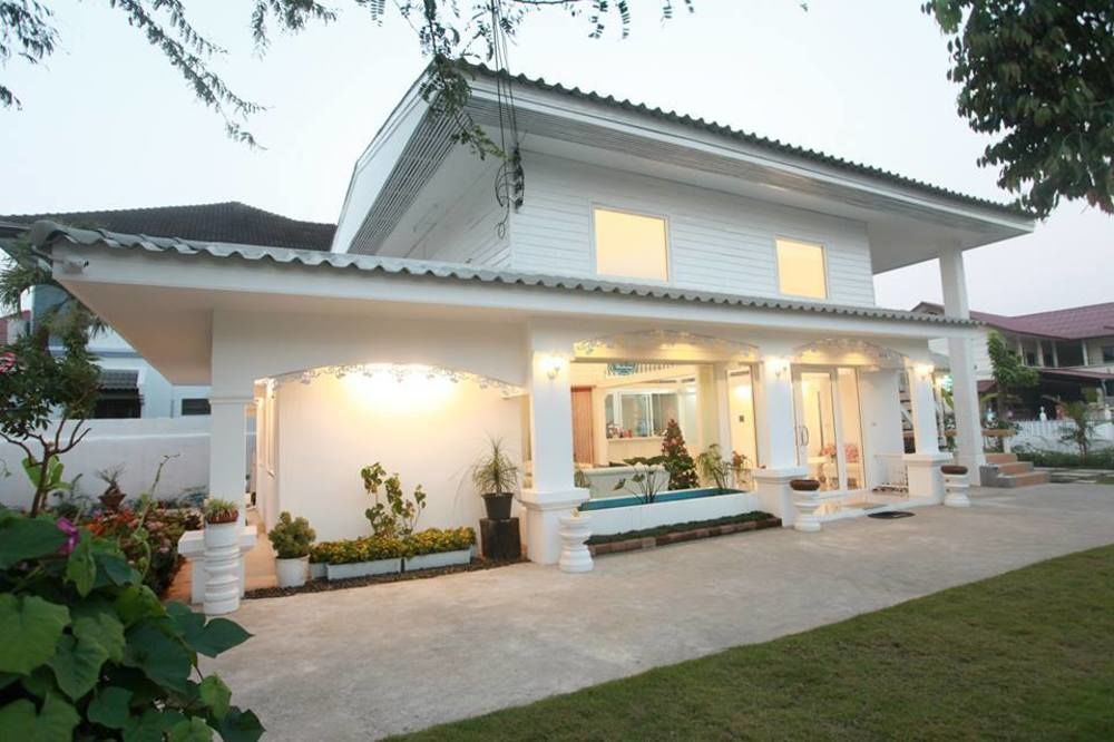 Hotel Banlomnow à Chiang Rai Extérieur photo